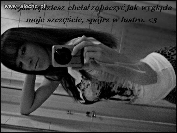 Plastik przed lustrem
