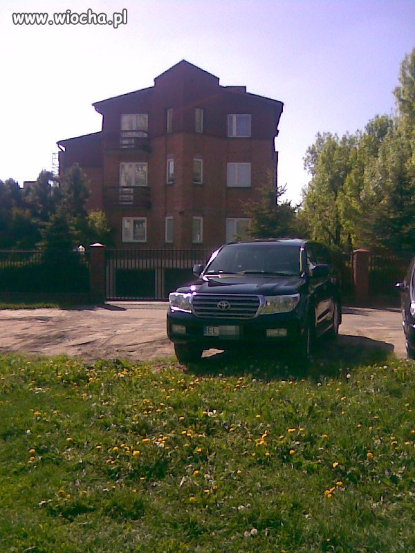 Nowy Land Cruiser V8 mojego proboszcza 