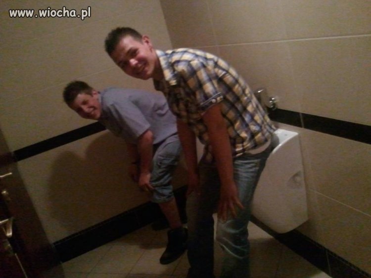 Lans na pisuary nadal trwa 