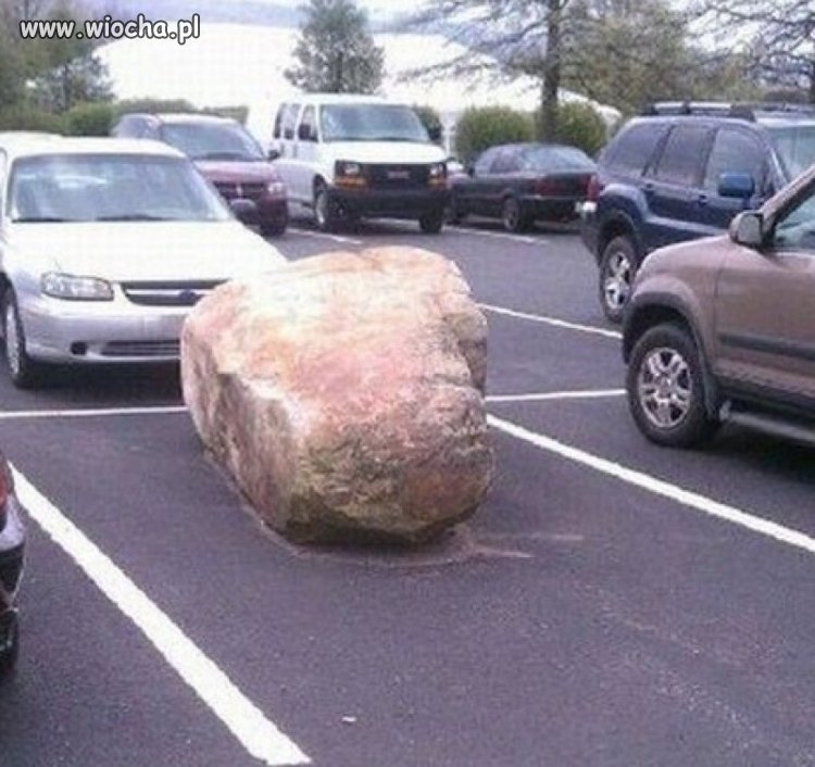Kamień na parkingu