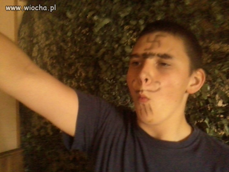 Hay hitler (idiot)