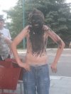 Człowiek+farba+goła klata=