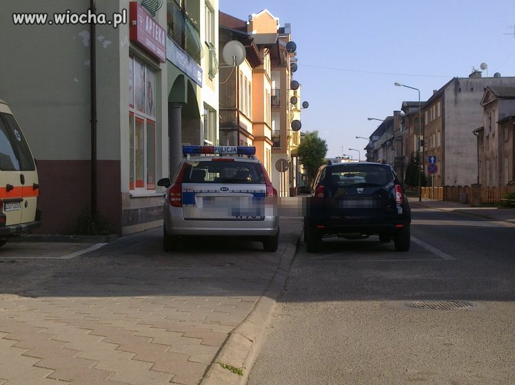 Jestem z policji i mogę parkować gdzie chcę.