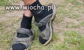I się zaczyna skarpetki i sandały...