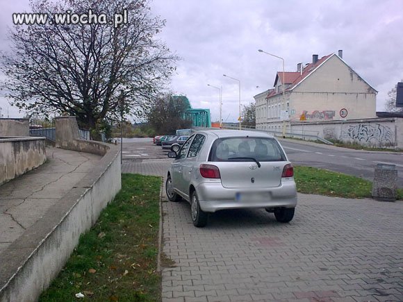 Siostro! Gwoździa proszę!