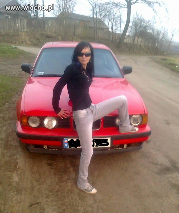 Kolejna wiejska dziewczyna poleciała na stare bmw