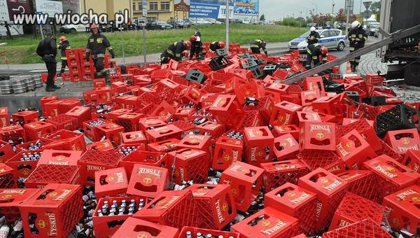 AJJJ, I TO ZARAZ POD SZKOŁĄ W WADOWICACH  