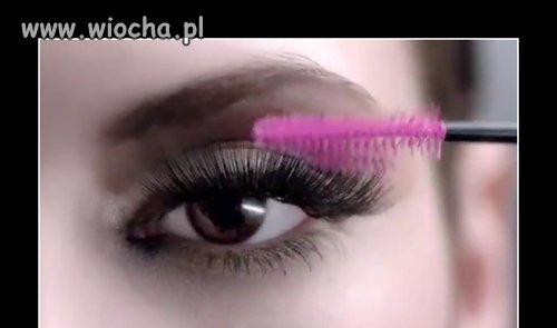 Tylko w reklamach maluje się pomalowane rzęsy.