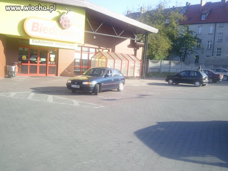 Po co parkować normalnie...