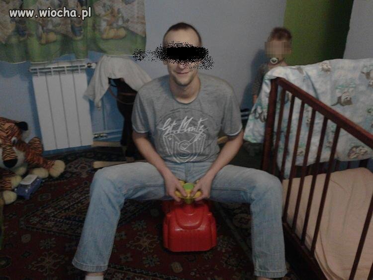 Tato oddaj mi zabawkę