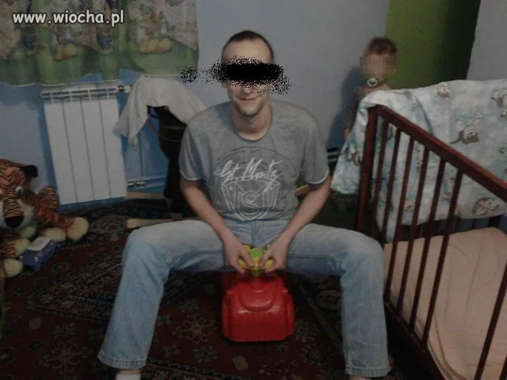 Tato oddaj mi zabawkę