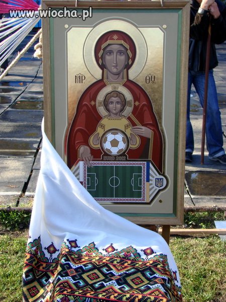 Bo kosciol musi podążać z duchem czasu.