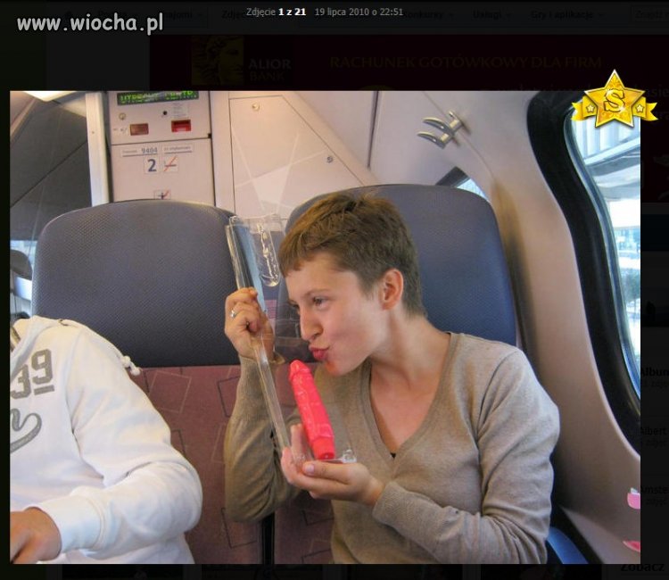 Publiczne jaranie się wibratorem...