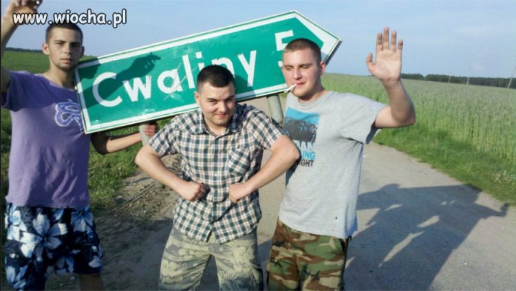 Idioci wyrywający znaki pod Piszem