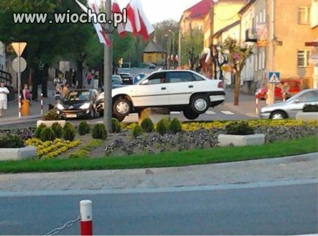Kujawsko-pomorskie Rypin /Taxi na środku ronda