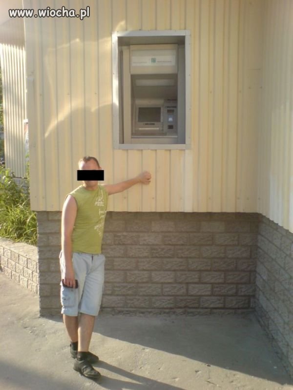 Marian, tylko wyciągnę pieniądze z bankomatu