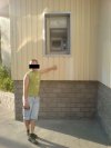 Marian, tylko wyciągnę pieniądze z bankomatu