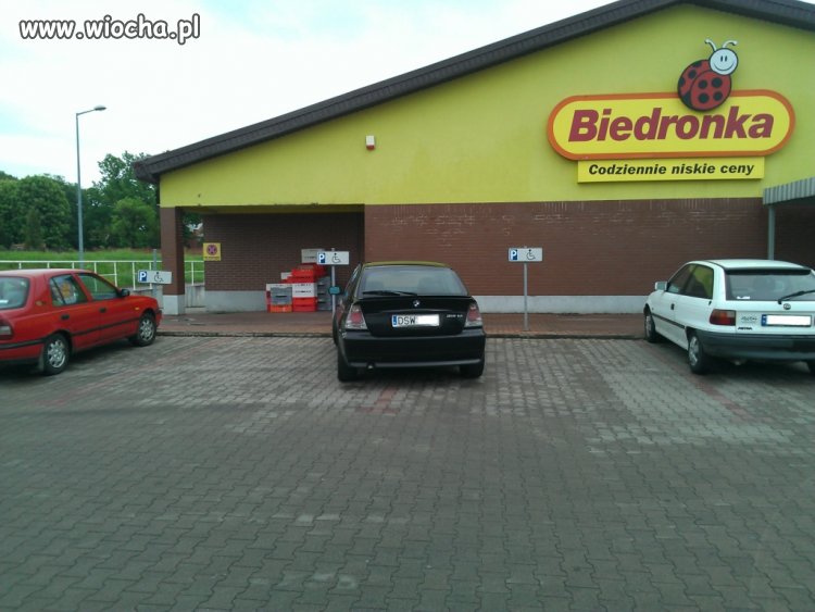 Kolejny mistrz parkowania...Świdnica, os. Zawiszów