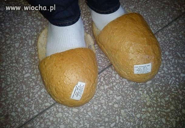 Kapcie z chleba.