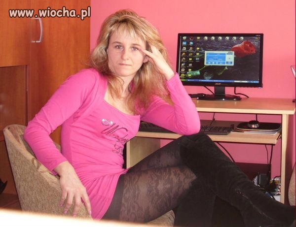 Mamuśka pokazuje na nk 