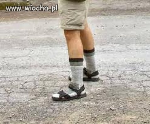 Kto ty jesteś? -Polak mały, mam skarpety i sandały