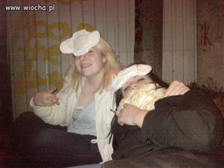 Rycerze w alwaysowych hełmach 