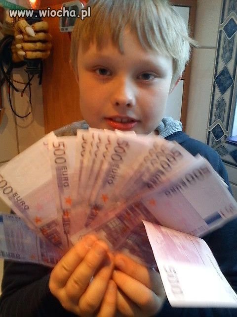 Totalna Wiocha dziecko szpanujące kasą 