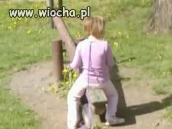 Przyszła nowa moda na dzieci na smyczy