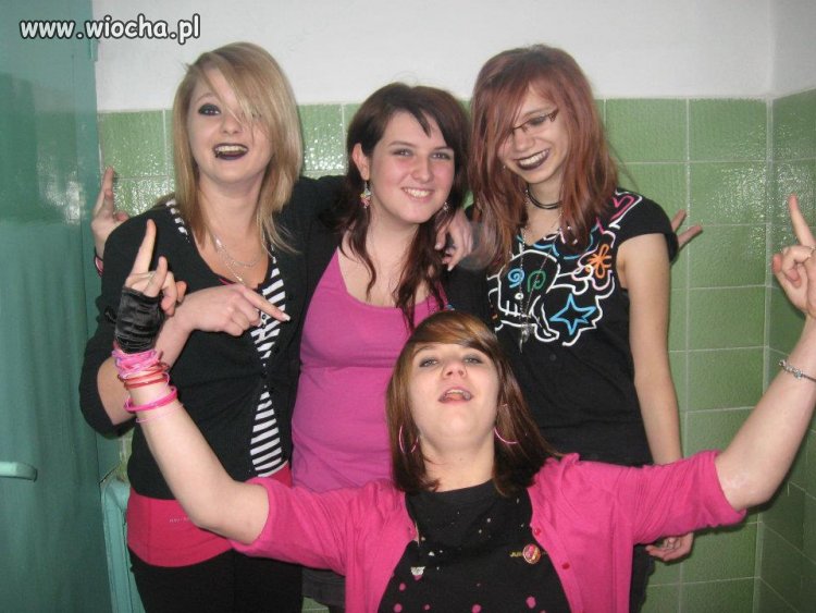 Jestem emo i robię furorę w szkolnym kibelku
