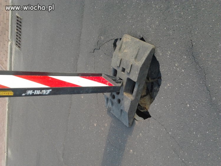 Dziura w drodze 