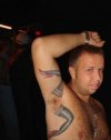 Tatuaż rozkroczonej kobiety