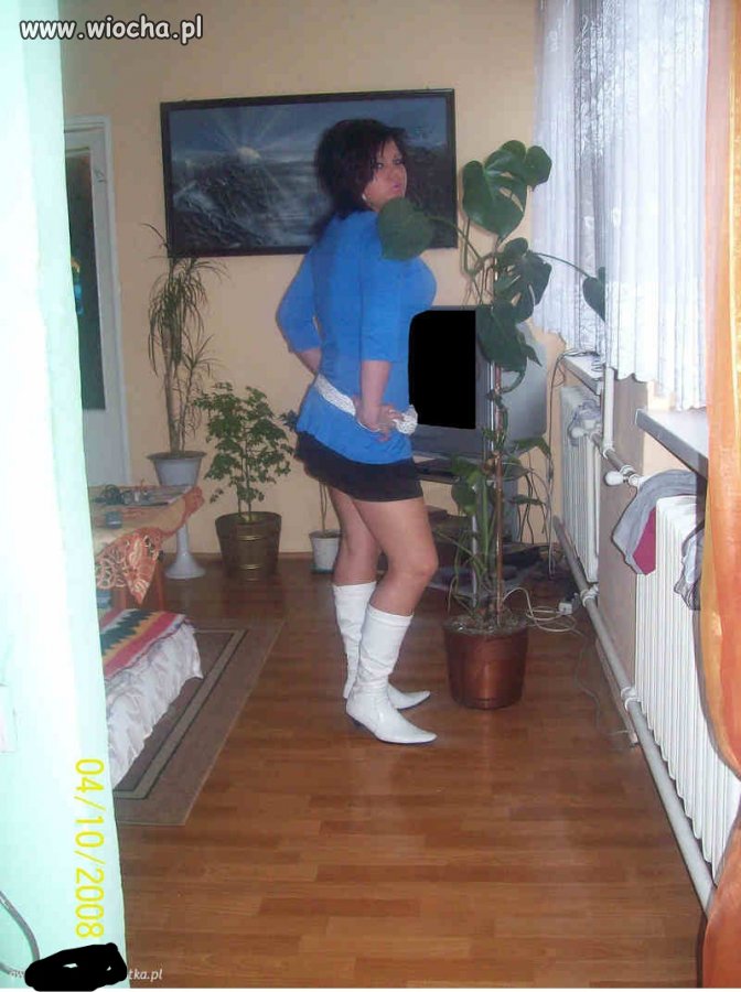 Ktoś tu sobie zatuszował brzuszek 