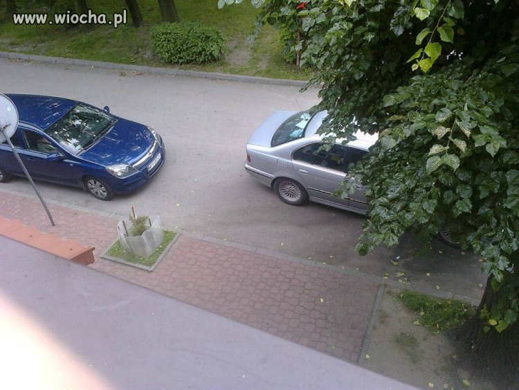 Tak parkuje blondynka