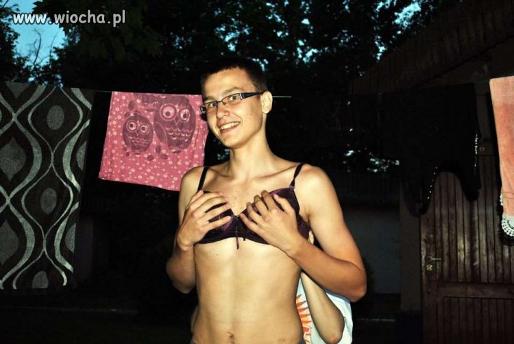 Jaki ja słitaśny bo mam stanik na sobie... 
