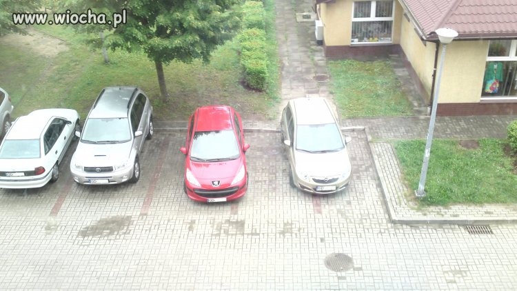 Wiocha na parkingu