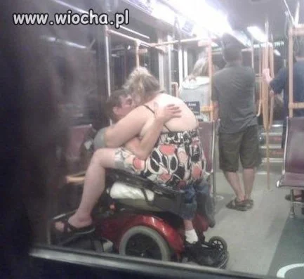 Igraszki w autobusie...