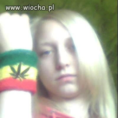 Dziecko lansuje się z frotką na nk 