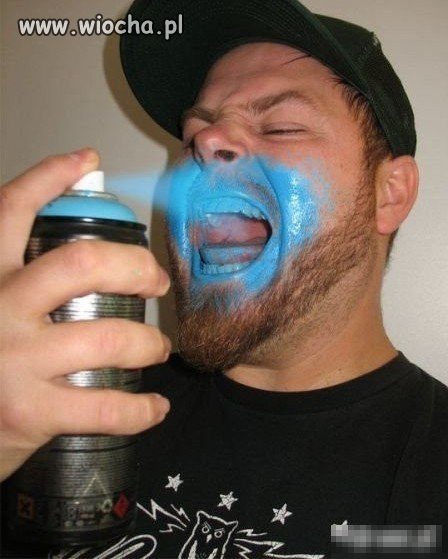 Może chciał zostać Smurfem?