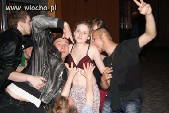 1 dziewczyna i 6 chłopaków