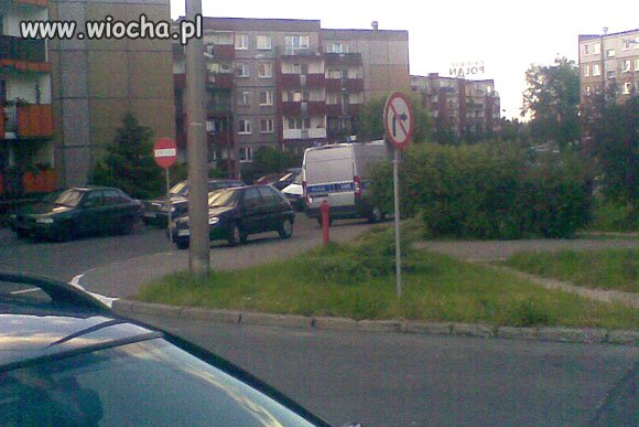 Jak oni tam wjechali -dwa znaki przegapili?