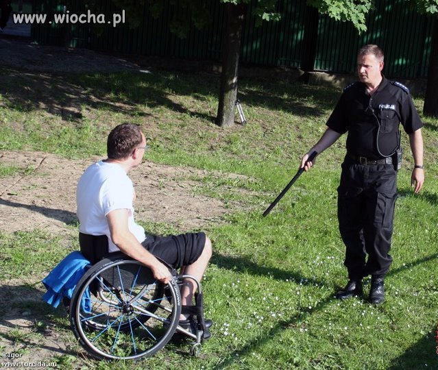 Ręce do góry i na ziemie sk...ynu!