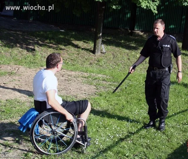 Ręce do góry i na ziemie sk...ynu!