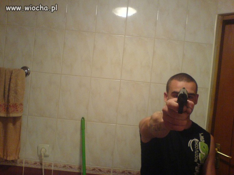 O żal...Kolejny co się bawi w Gangstera