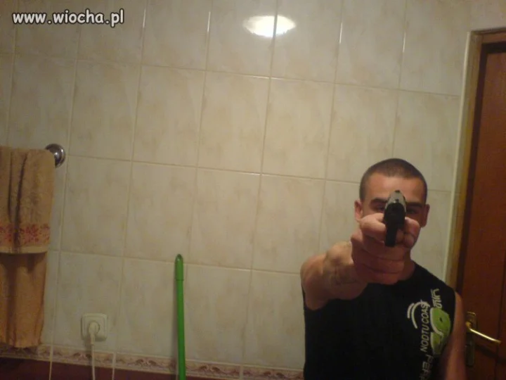 O żal...Kolejny co się bawi w Gangstera