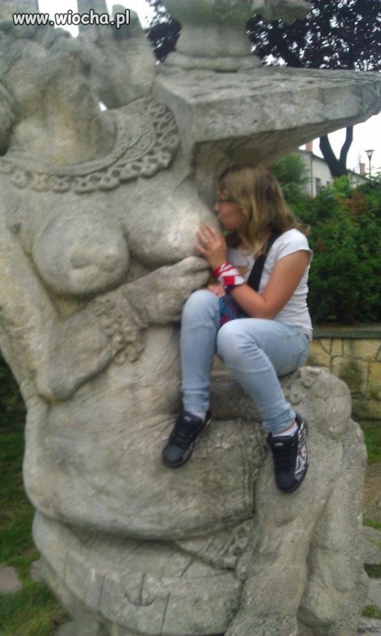 Opis:,,A tym czasem całując Big Cyca''