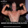 Musi ją bardzo kochać