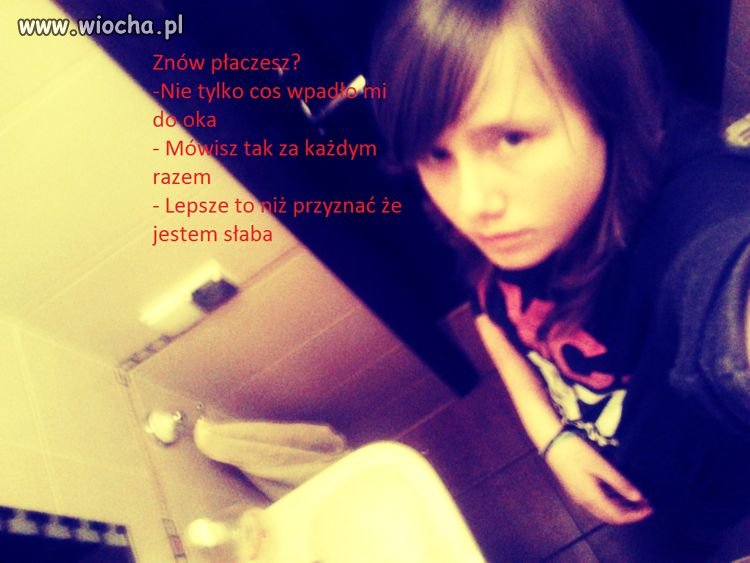 Ona płacze ! Że mama ją bije kablem od pilota ! 