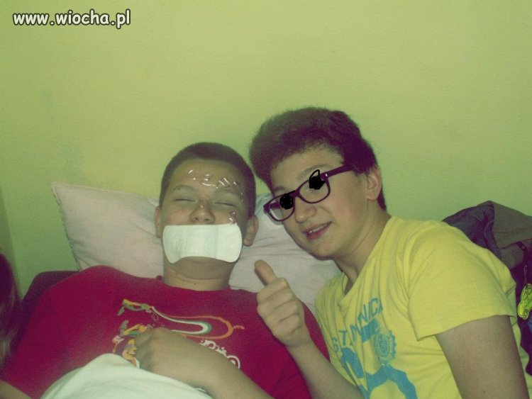 Nie ma to jak wkładka na twarzy .