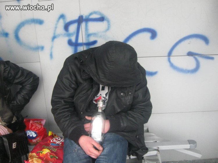 19-nastolatek i jego zabawy z alkoholem