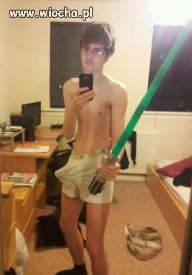 Mistrz Yoda  z dwoma mieczami
